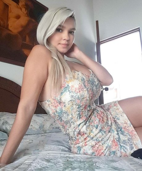 Angela R model nudes images