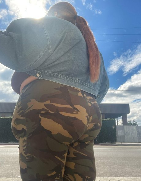 pinkythefeedee star hot pictures