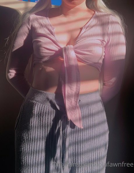 lolafawnfree naked model image