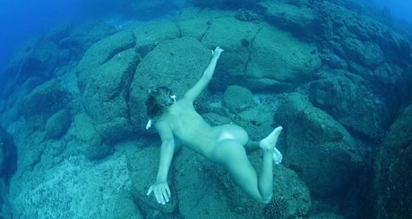 leilawaterfalls naked star pic