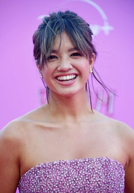 Peyton Elizabeth Lee best star photos