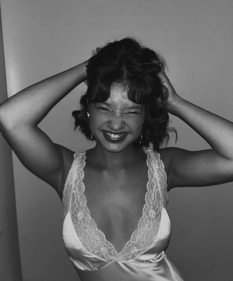 Peyton Elizabeth Lee perfect model gallery