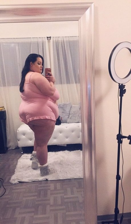 elizaallure beautiful model picture