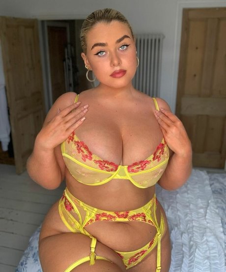 Izzy Nicholls Profile Photo