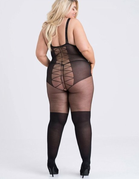 Izzy Nicholls beautiful model pics