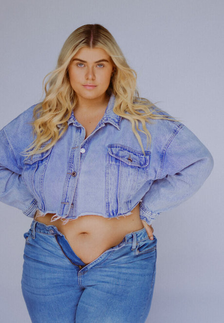 Izzy Nicholls beautiful model pic