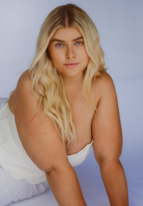 Izzy Nicholls model nude archive