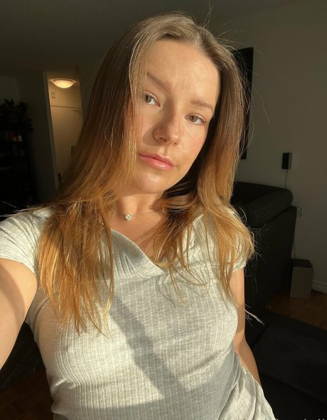 ashleyisadoll model xxx pic