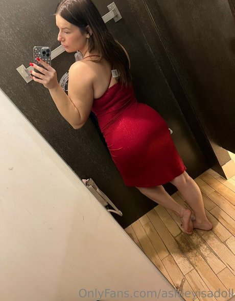 ashleyisadoll adult model pic