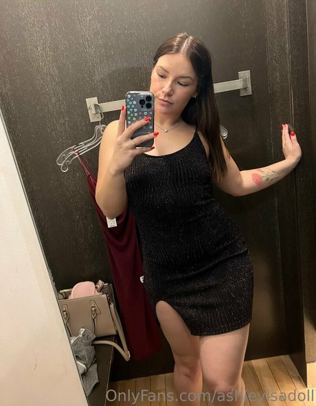 ashleyisadoll pornographic model images