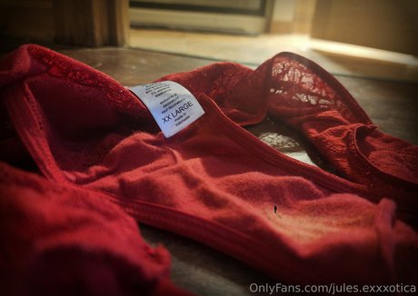 jules exxxotica sex model pic
