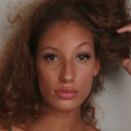 Malia Hope hot star img