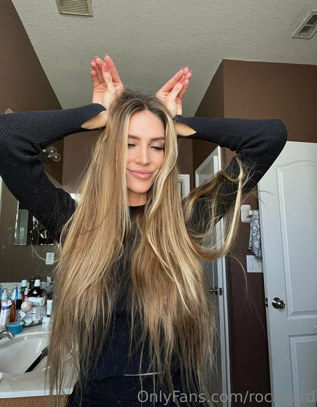 rockhard pretty pornstar img