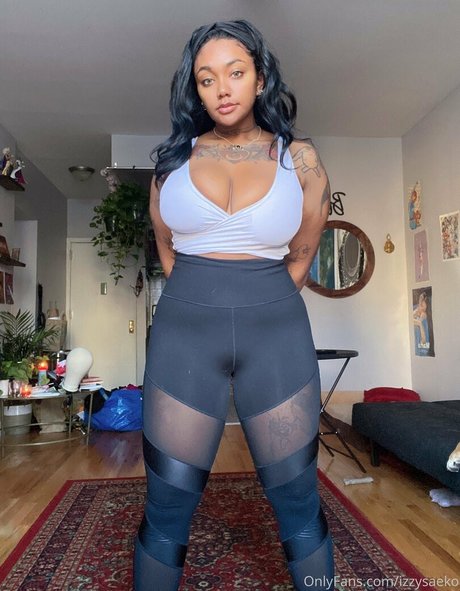 izzysaeko model beautiful archive