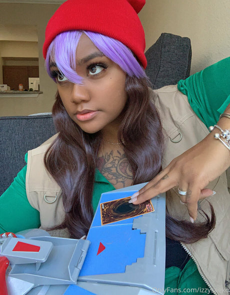 izzysaeko nice actress photos