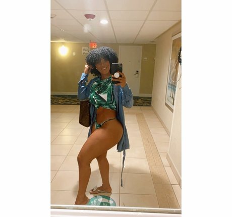 Sophie Likosky beautiful model pictures