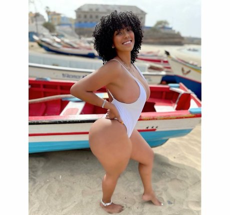 Sophie Likosky naked model gallery