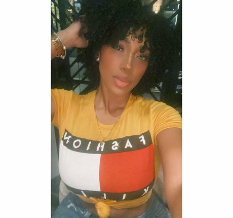 Sophie Likosky model nude img