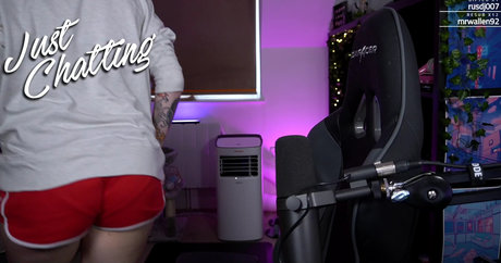 female popular onlyfans pornos image