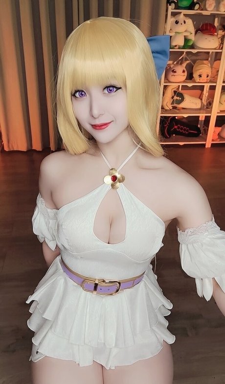 Lewd Cosplayer sexy star pics