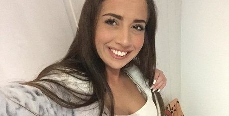 lara lee model sexy img