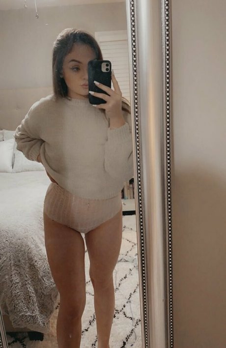 alorafree model pornographic photos