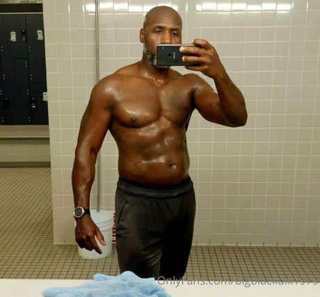 bigblackdik1979 naked star gallery