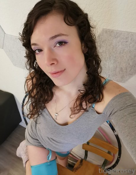 tiggerrosey star naked gallery