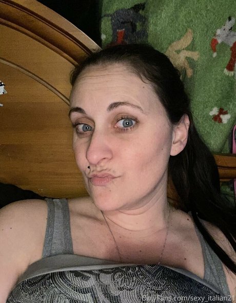 sexy italian21 model adult photos