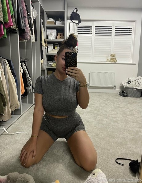 lottieeb nude pornstar pictures
