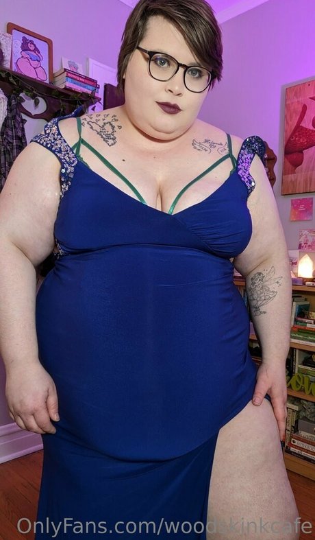 woodskinkcafe adult model photo