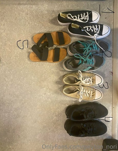 Peyton Nori model naked photo