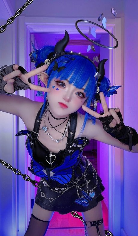 SeeU Cosplay star nude pics