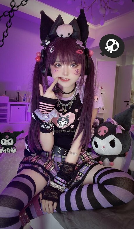 SeeU Cosplay hot star pics