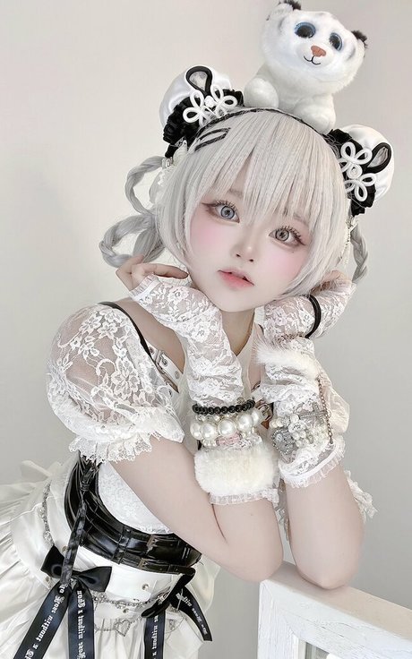 SeeU Cosplay perfect actress galleries