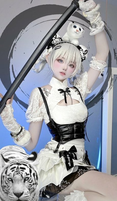 SeeU Cosplay model xxx galleries