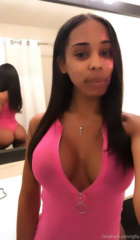 Larissa Castr0 star beautiful archive