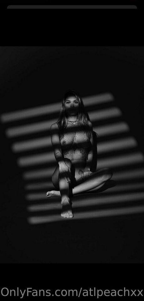 Atlpeachxx model art gallery