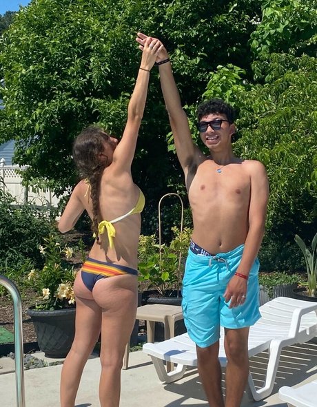 Michelaraeupton model adult image