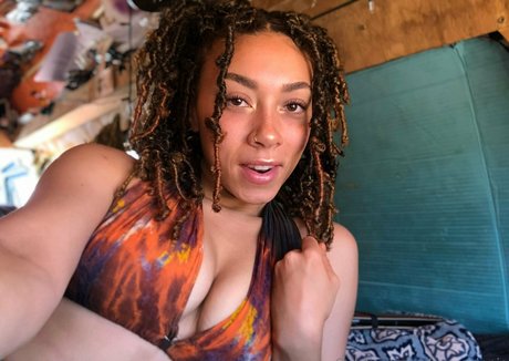 ayvashippie model beautiful picture