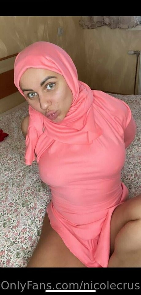 nicolecrushh pornographic actress picture