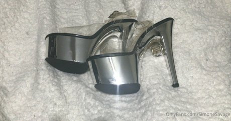 simonesavage sex model archive