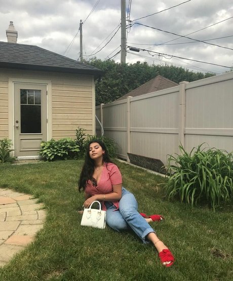 Nada C model adult images