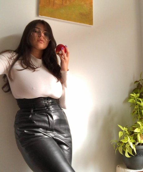 Nada C naked model pictures