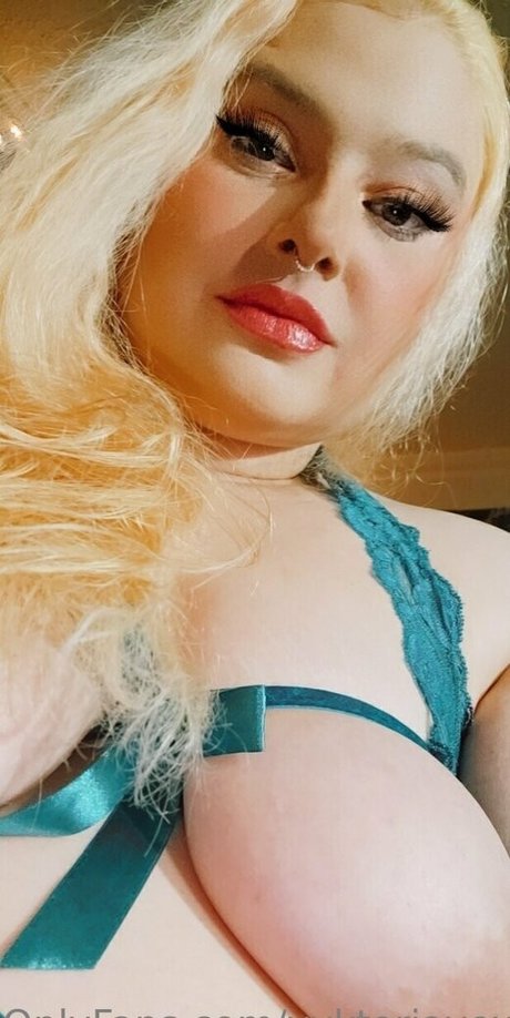 vyktoriavexx sexy model img