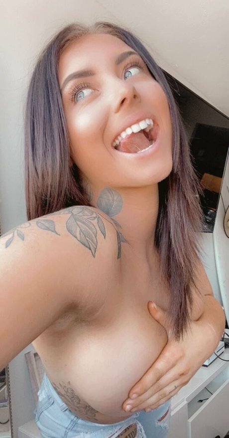 kerynfaith art star photos