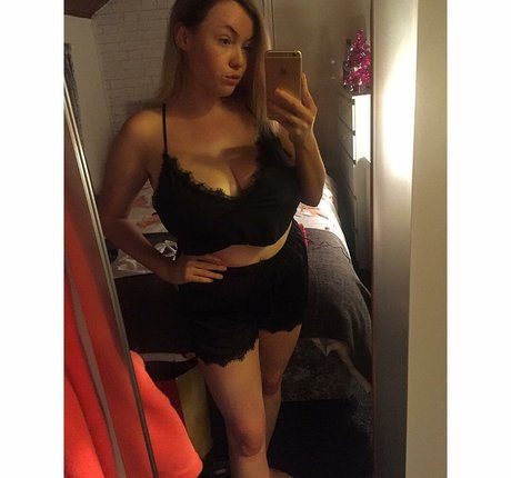 petite amateur onlyfans sexy nudes photo