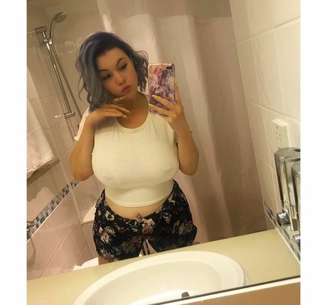 Kendall Rowan hot actress picture