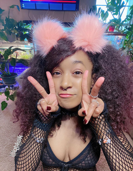 qtkek xxx star pictures