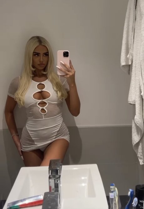 Ellie Coldwell model exclusive img